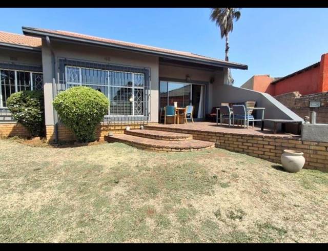 4 BEDROOM HOUSE FOR SALE IN DALPARK EXT 1